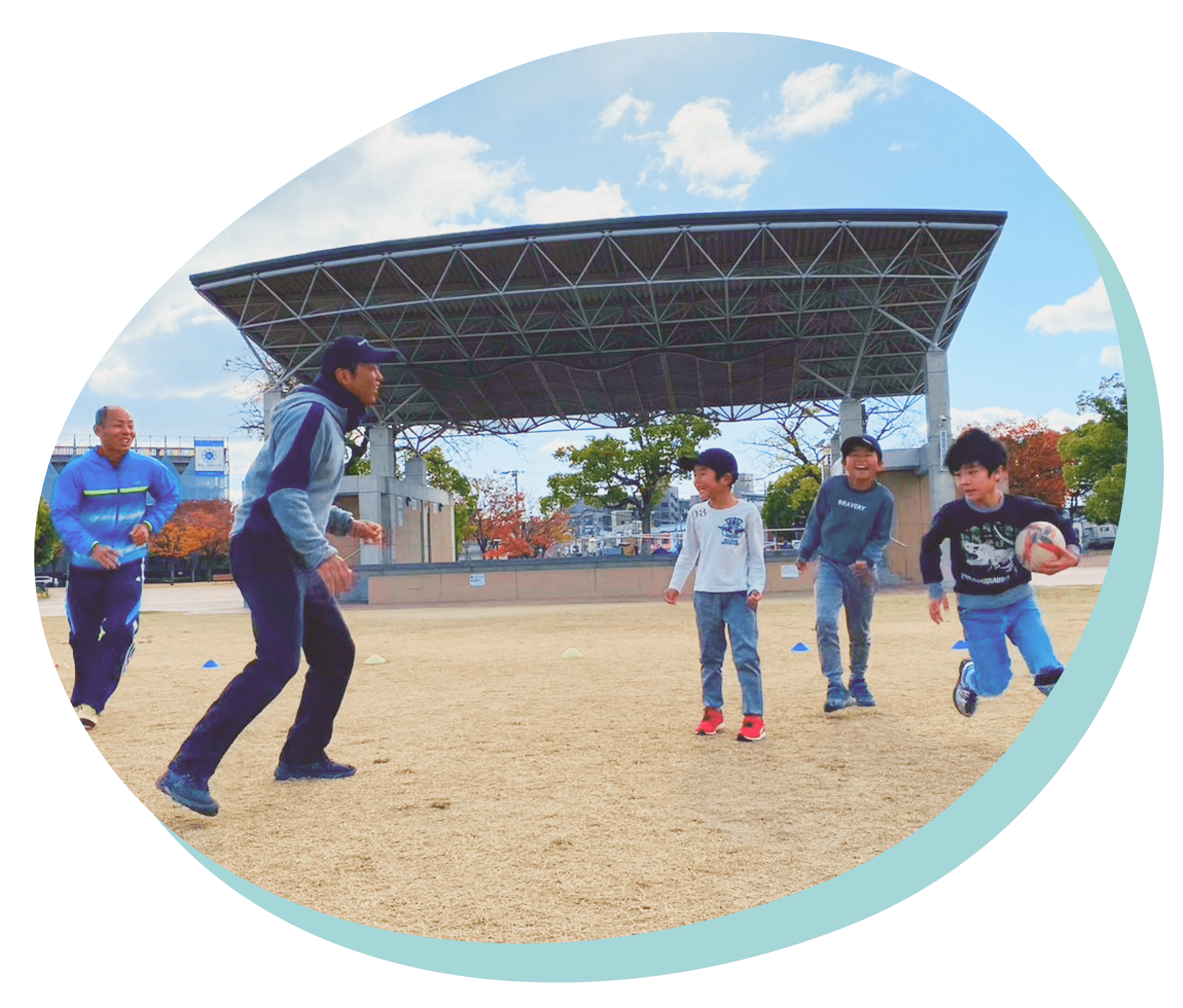 大人と子どもでチーム分けし、楽しんでいる様子